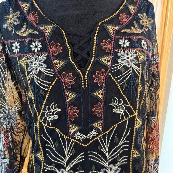 American Eagle Outfitters women’s embroidered top size S, black - Picture 4 of 9